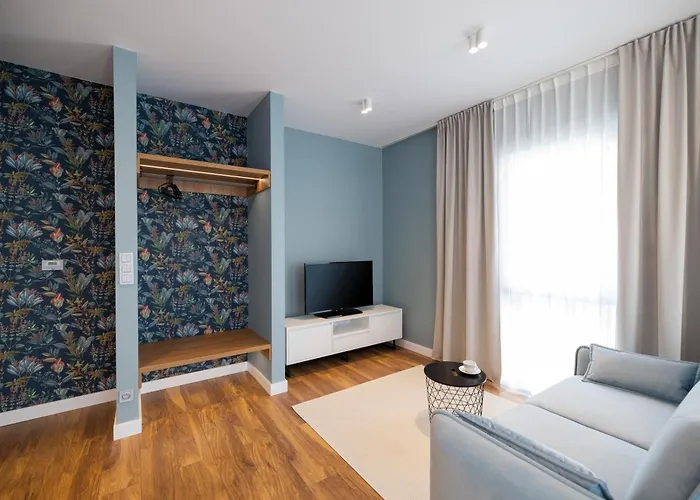 B85 Suites